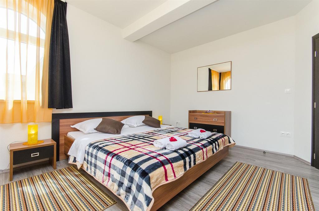 Apartments Branka Трогир Экстерьер фото