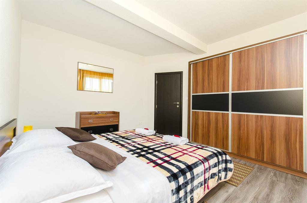 Apartments Branka Трогир Экстерьер фото